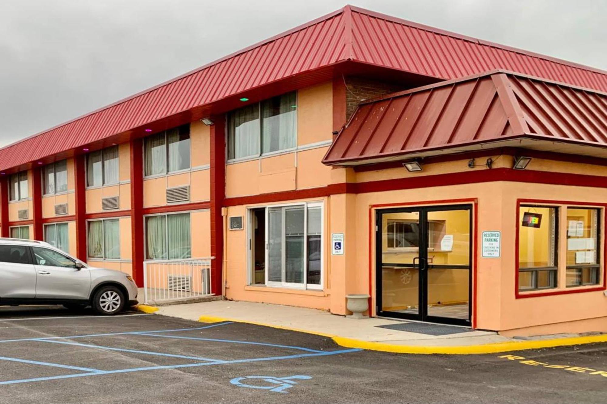 Red Carpet Inn & Suites Lima -Listing Partner Exterior photo