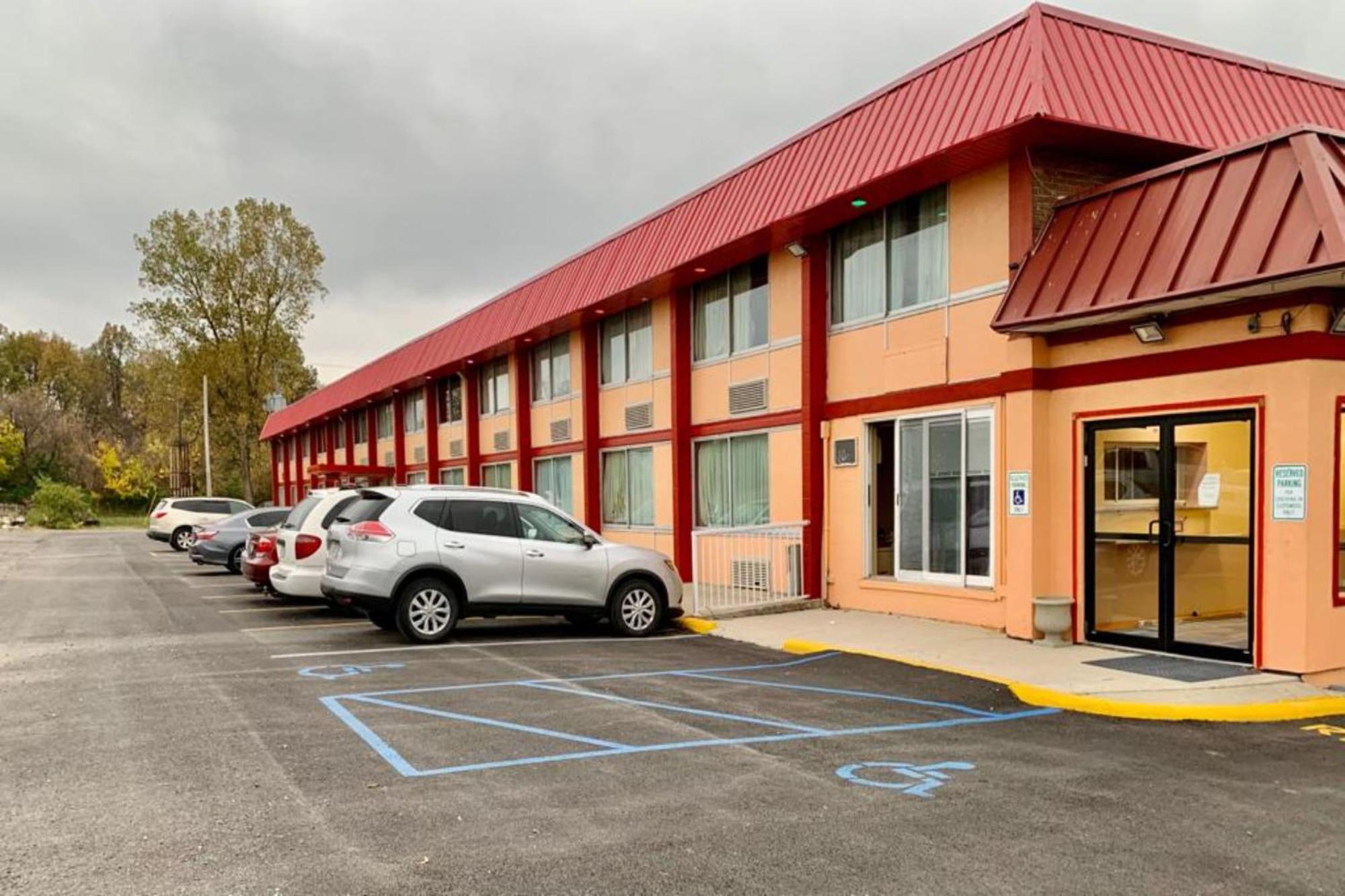Red Carpet Inn & Suites Lima -Listing Partner Exterior photo